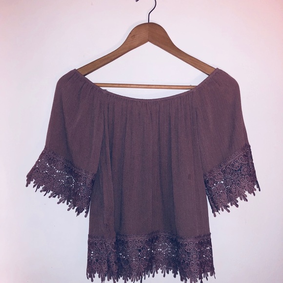 🌸Host Pick🌸 Off the Shoulder Top - Picture 3 of 4